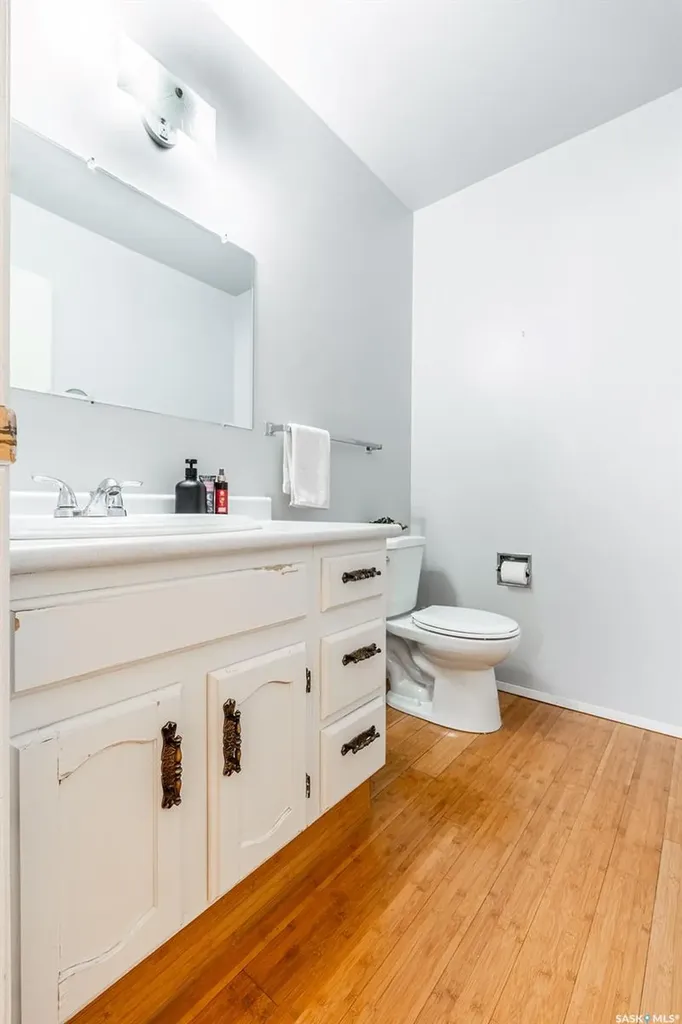 724 M Avenue S Saskatoon SK S7M 2L4