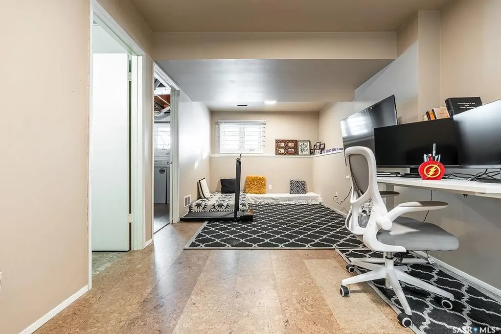 724 M Avenue S Saskatoon SK S7M 2L4