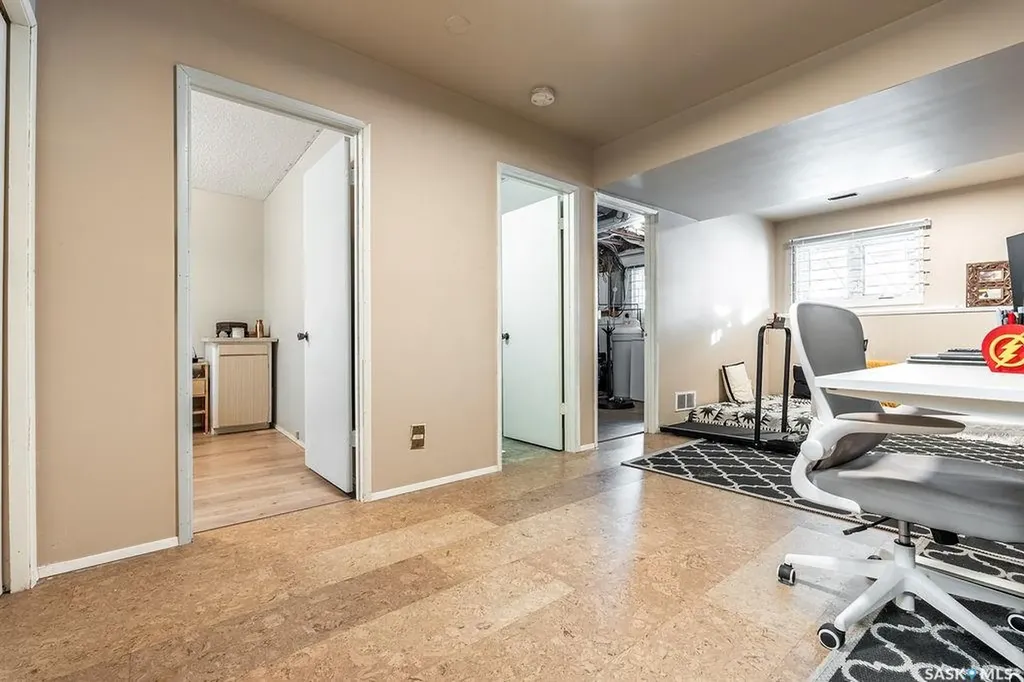 724 M Avenue S Saskatoon SK S7M 2L4