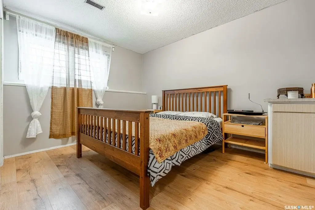 724 M Avenue S Saskatoon SK S7M 2L4