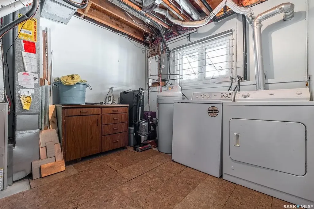 724 M Avenue S Saskatoon SK S7M 2L4
