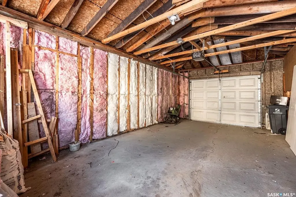 724 M Avenue S Saskatoon SK S7M 2L4