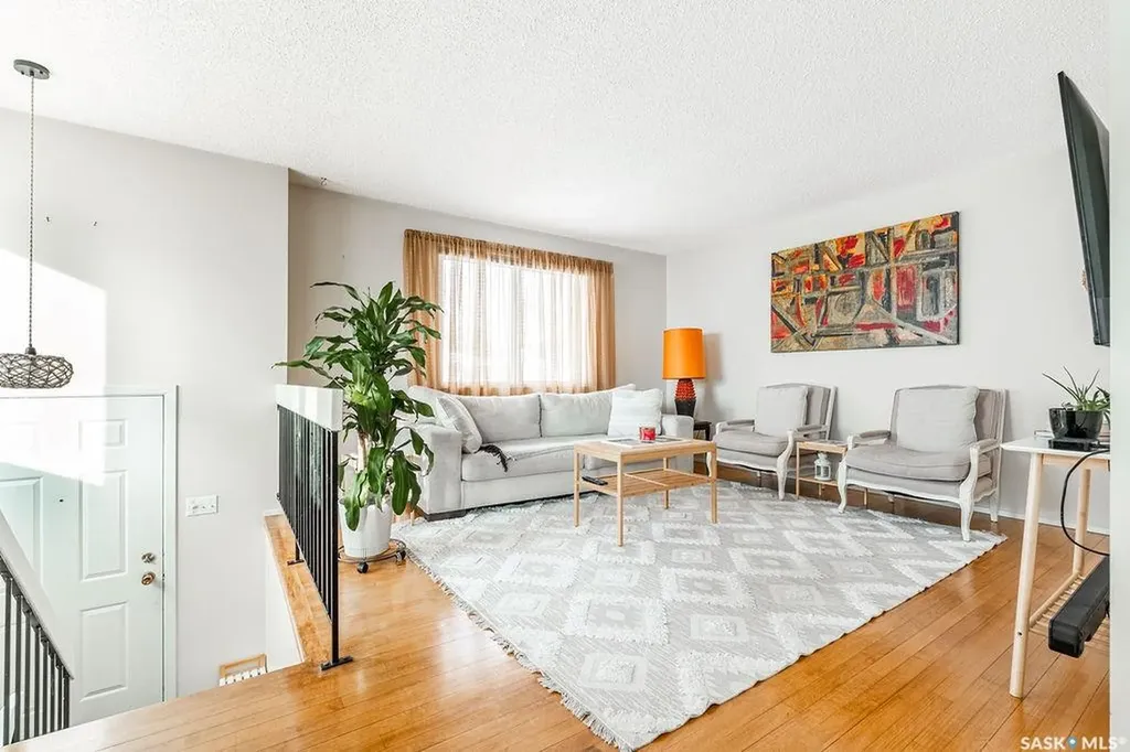 724 M Avenue S Saskatoon SK S7M 2L4