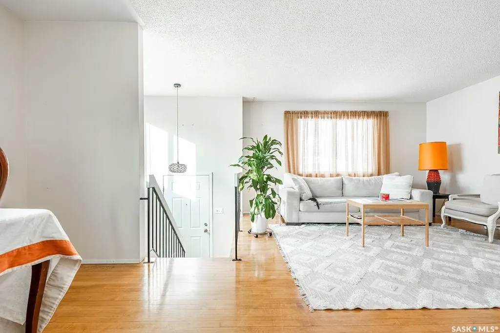 724 M Avenue S Saskatoon SK S7M 2L4
