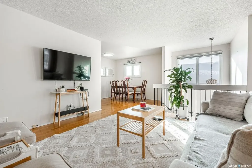 724 M Avenue S Saskatoon SK S7M 2L4