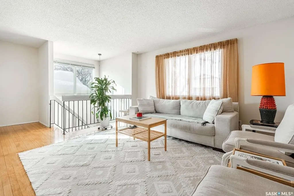 724 M Avenue S Saskatoon SK S7M 2L4