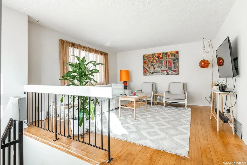 724 M Avenue S Saskatoon SK S7M 2L4