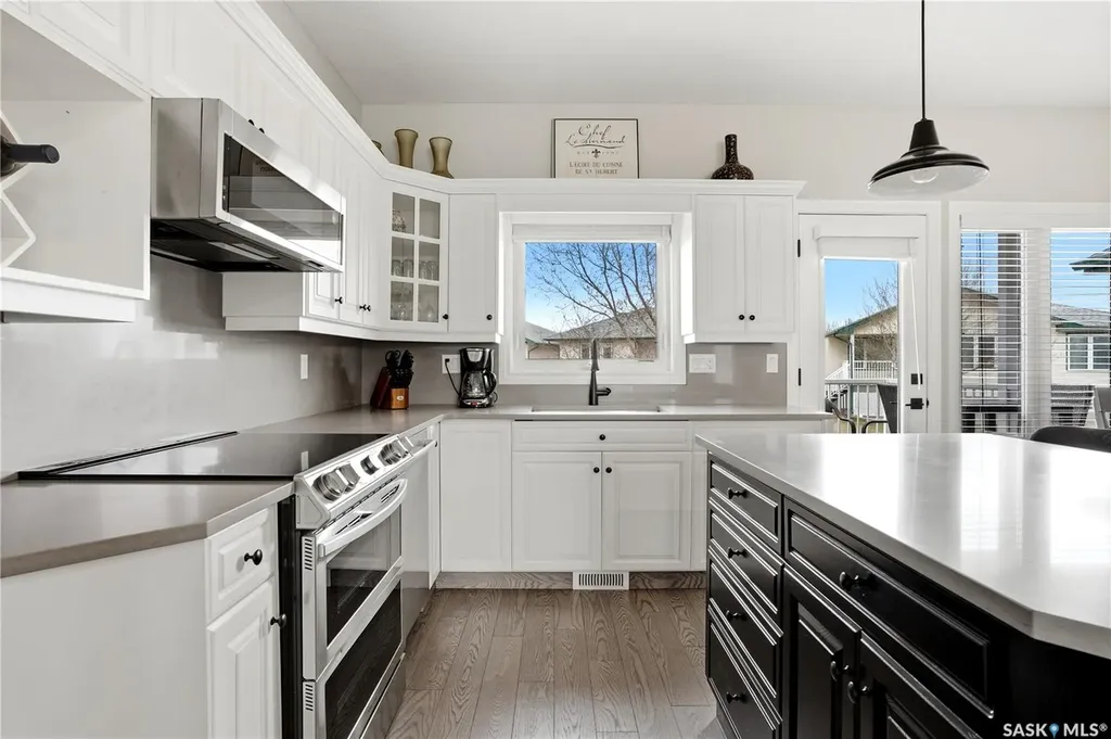 3283 Thames Crescent E Regina SK S4V 2Y1