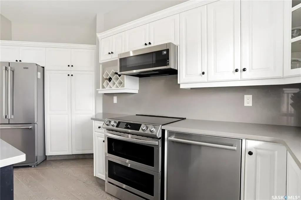 3283 Thames Crescent E Regina SK S4V 2Y1