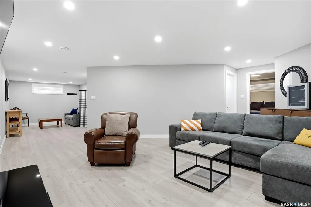 3283 Thames Crescent E Regina SK S4V 2Y1