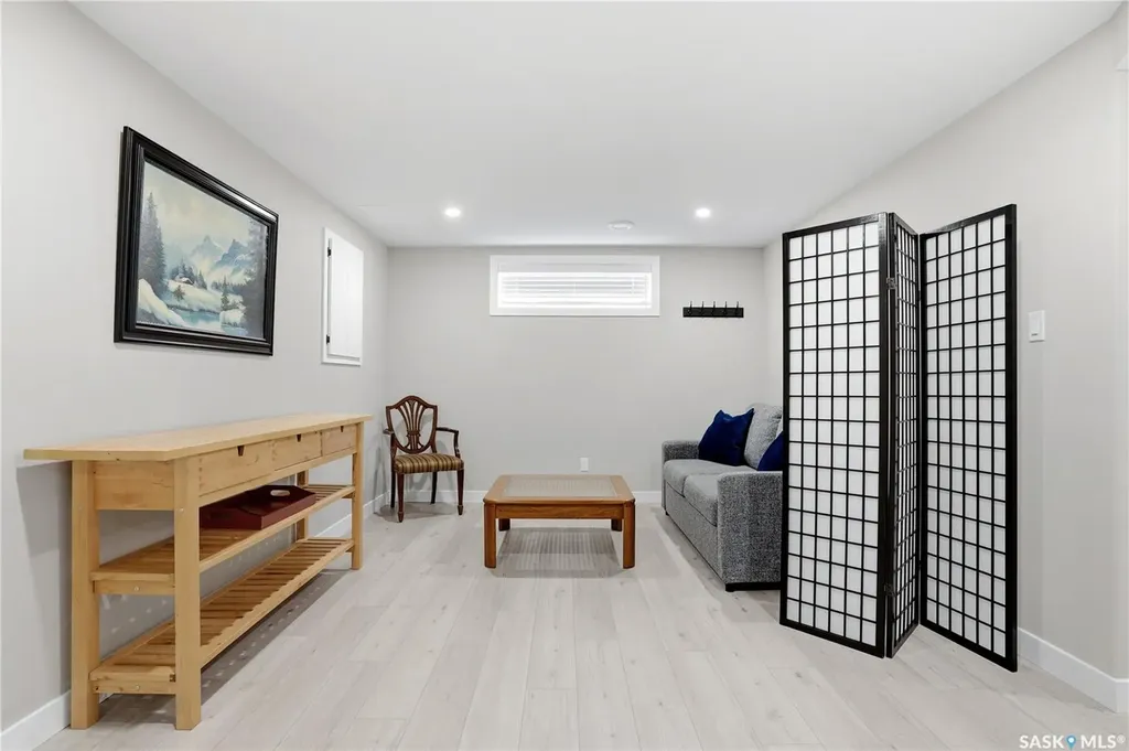 3283 Thames Crescent E Regina SK S4V 2Y1