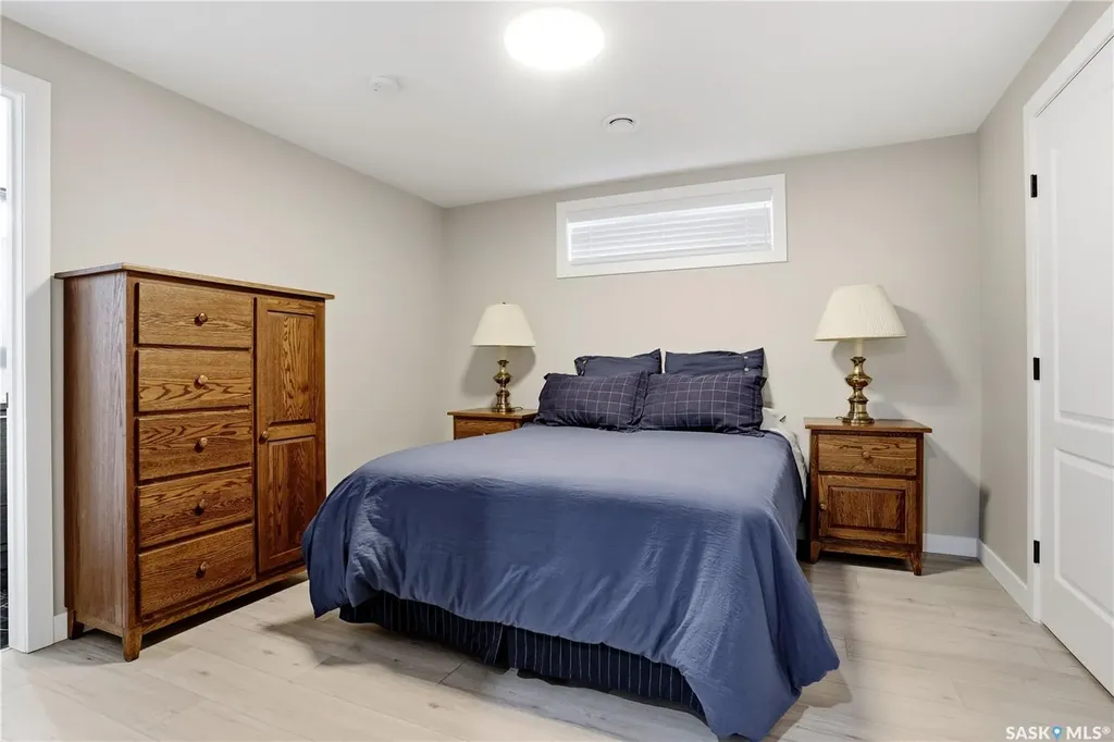 3283 Thames Crescent E Regina SK S4V 2Y1