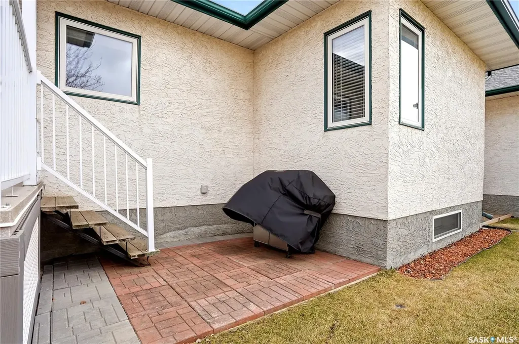3283 Thames Crescent E Regina SK S4V 2Y1
