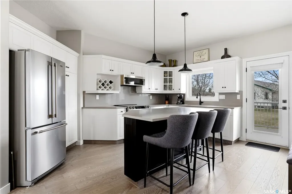 3283 Thames Crescent E Regina SK S4V 2Y1