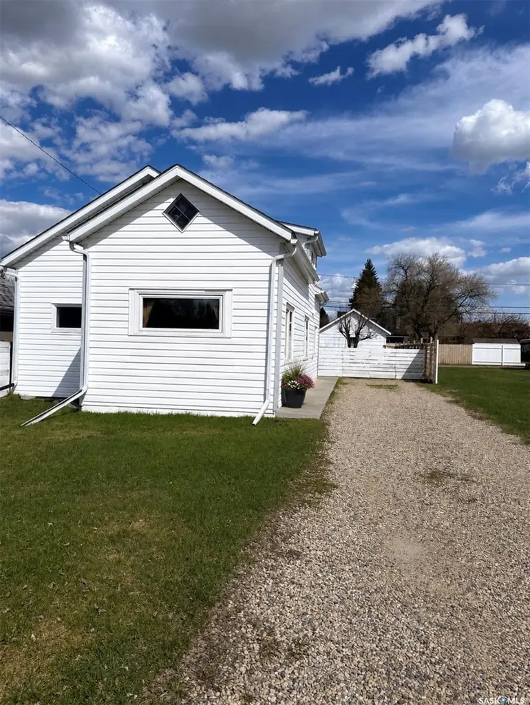 901 2nd Street W Nipawin SK S0E 1E0