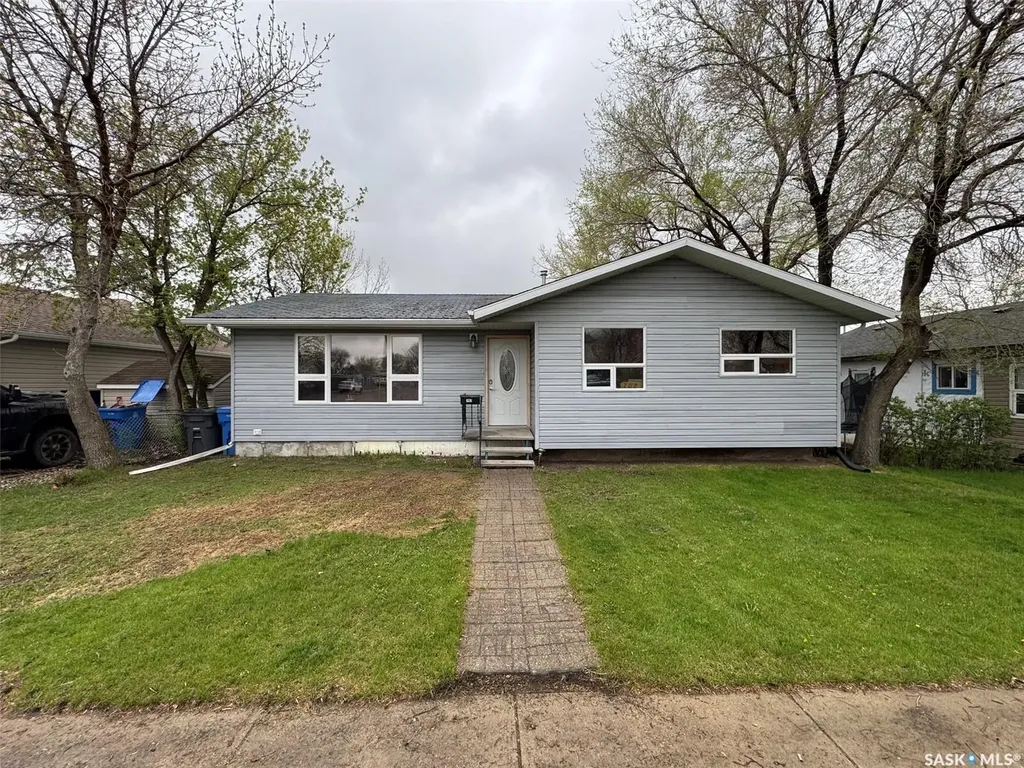 702 Second Street Estevan SK S4A 2B3