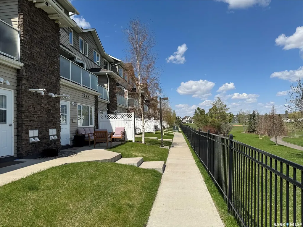 1022 Hampton Circle Saskatoon SK S7R 0K3