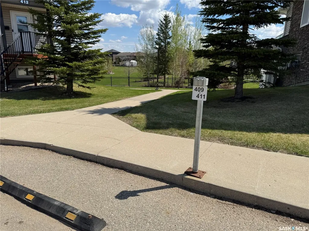 1022 Hampton Circle Saskatoon SK S7R 0K3
