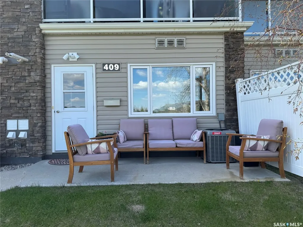 1022 Hampton Circle Saskatoon SK S7R 0K3
