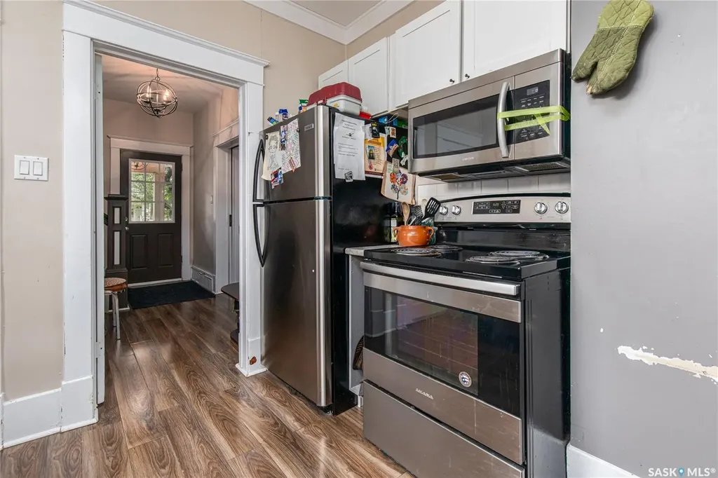 1059 Willow Avenue Moose Jaw SK S6H 1G5