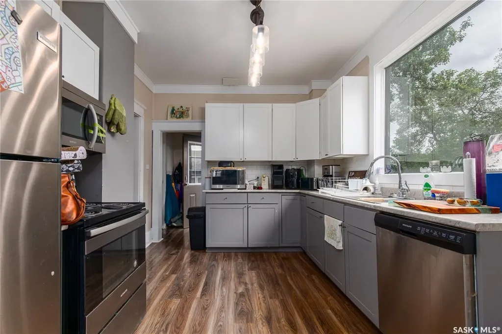 1059 Willow Avenue Moose Jaw SK S6H 1G5