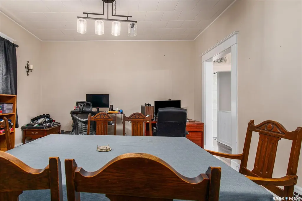 1059 Willow Avenue Moose Jaw SK S6H 1G5