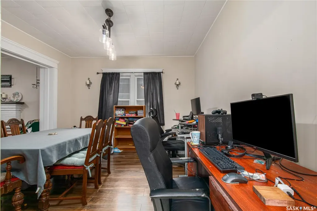 1059 Willow Avenue Moose Jaw SK S6H 1G5