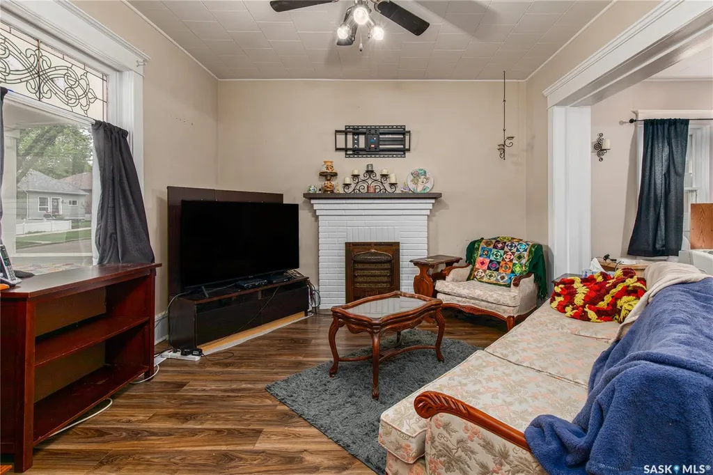 1059 Willow Avenue Moose Jaw SK S6H 1G5