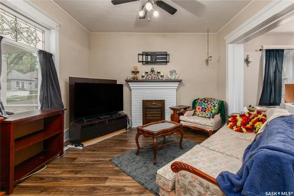 1059 Willow Avenue Moose Jaw SK S6H 1G5