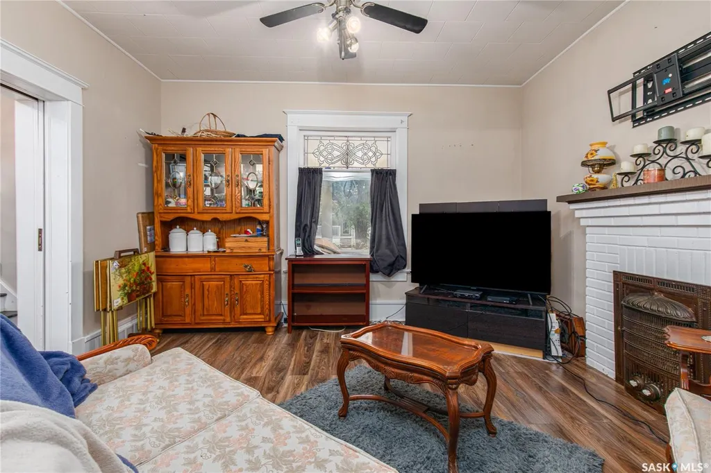 1059 Willow Avenue Moose Jaw SK S6H 1G5