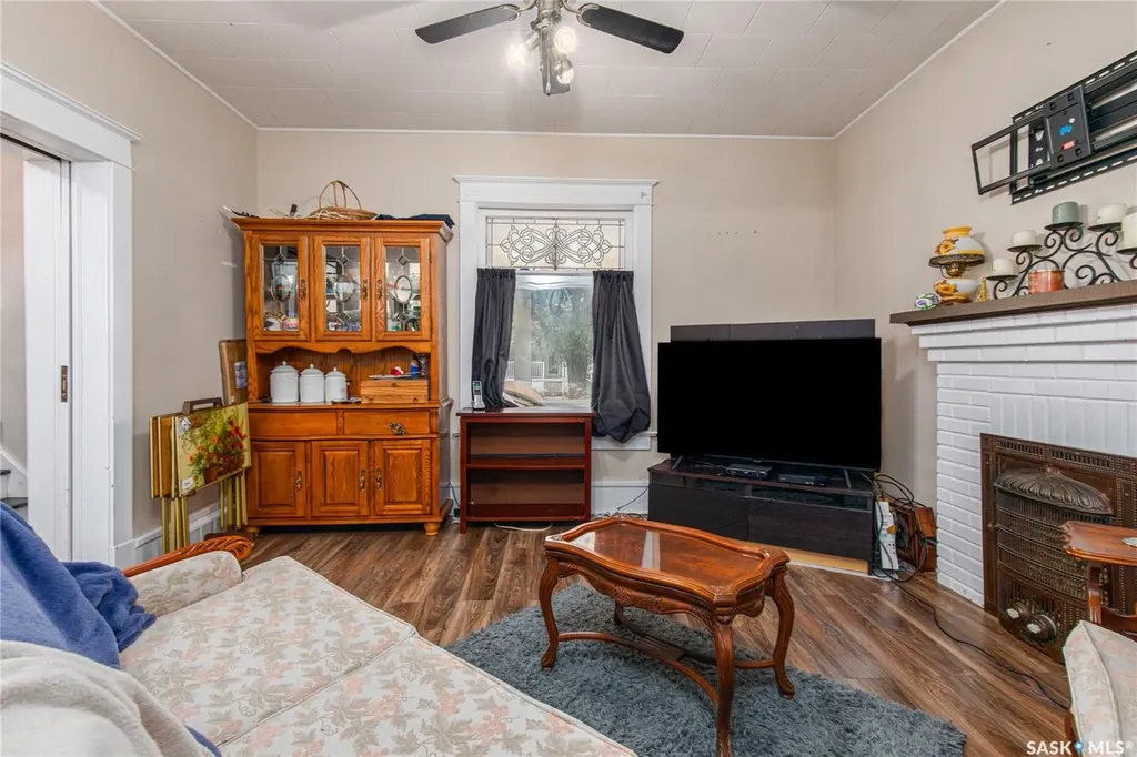 1059 Willow Avenue Moose Jaw SK S6H 1G5