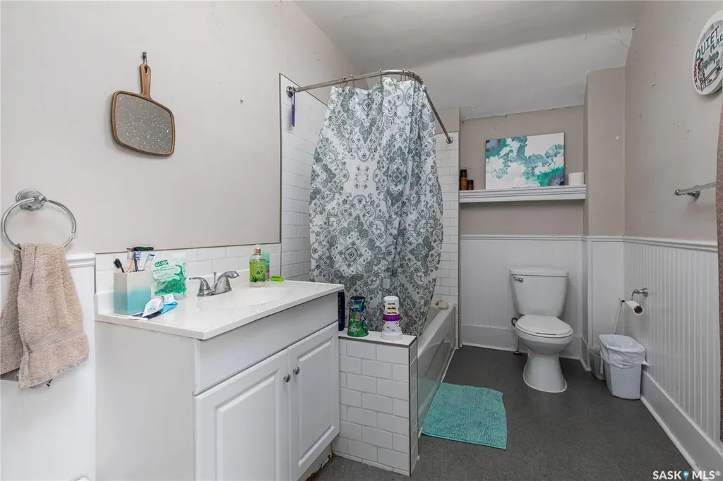 1059 Willow Avenue Moose Jaw SK S6H 1G5