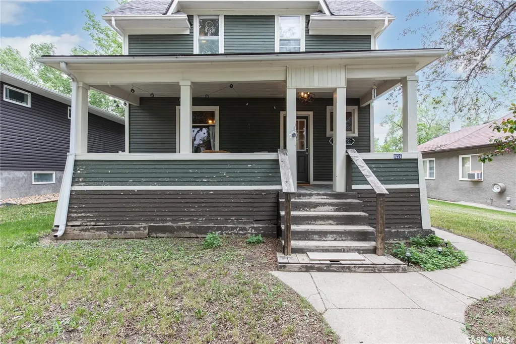 1059 Willow Avenue Moose Jaw SK S6H 1G5