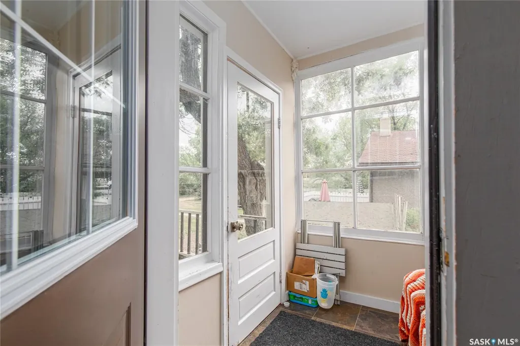 1059 Willow Avenue Moose Jaw SK S6H 1G5
