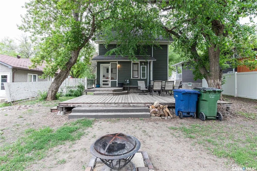1059 Willow Avenue Moose Jaw SK S6H 1G5
