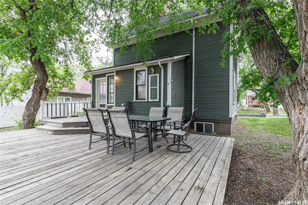 1059 Willow Avenue Moose Jaw SK S6H 1G5