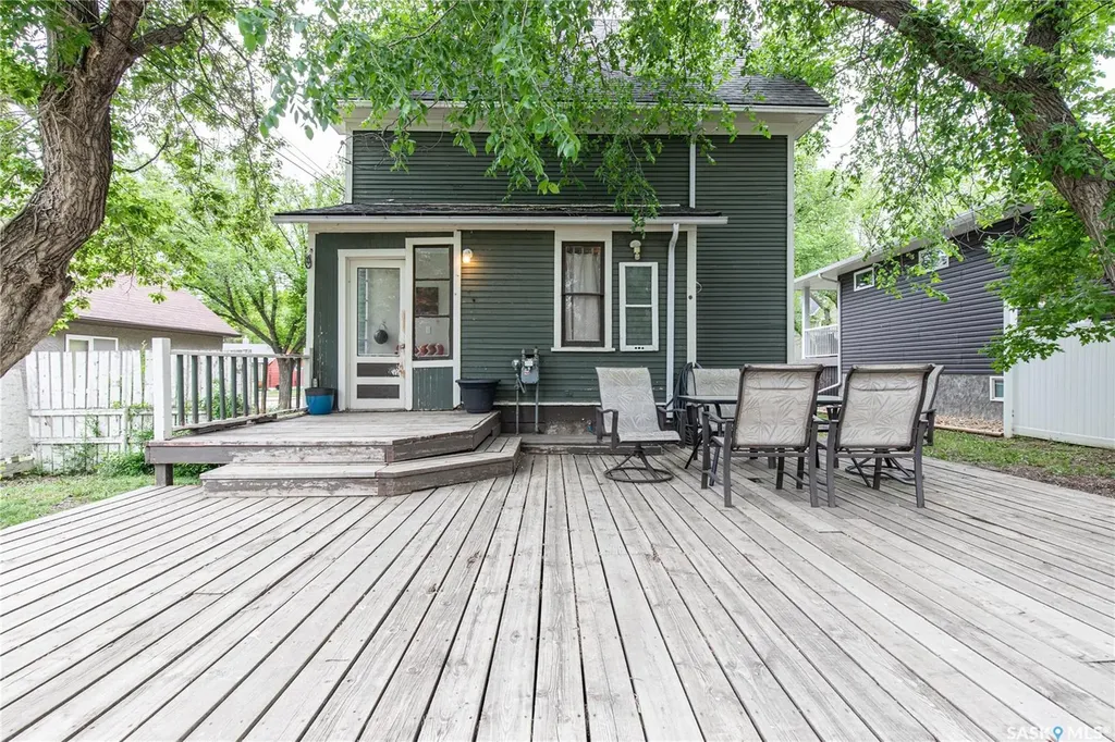 1059 Willow Avenue Moose Jaw SK S6H 1G5
