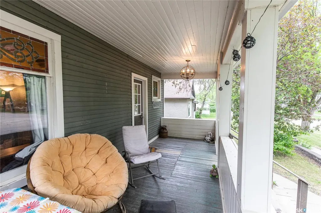1059 Willow Avenue Moose Jaw SK S6H 1G5