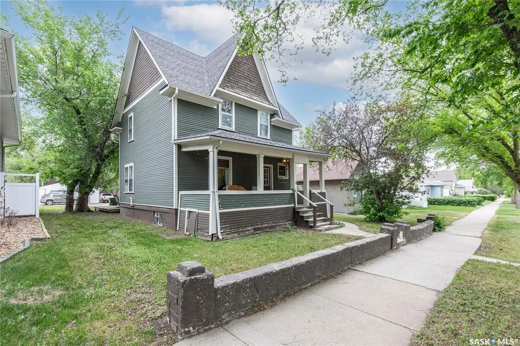1059 Willow Avenue Moose Jaw SK S6H 1G5