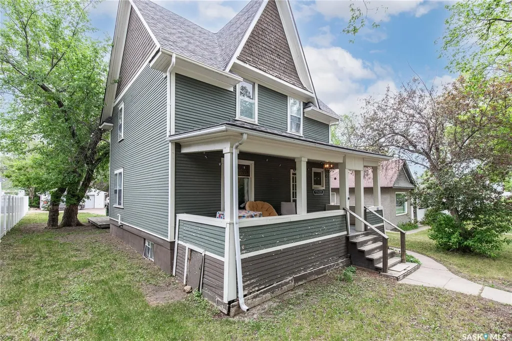 1059 Willow Avenue Moose Jaw SK S6H 1G5