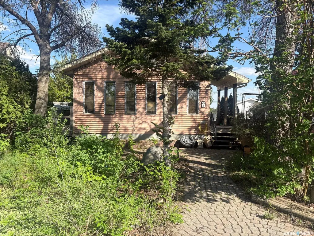 7 Charles Crescent Regina SK S4T 5X3