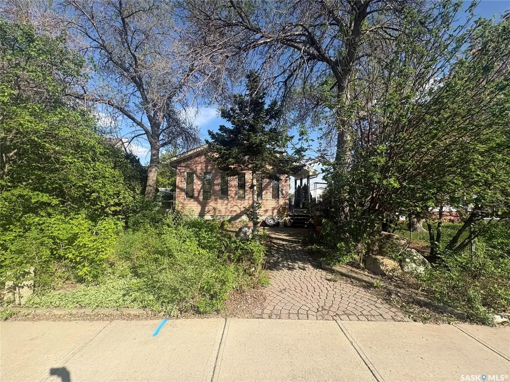 7 Charles Crescent Regina SK S4T 5X3
