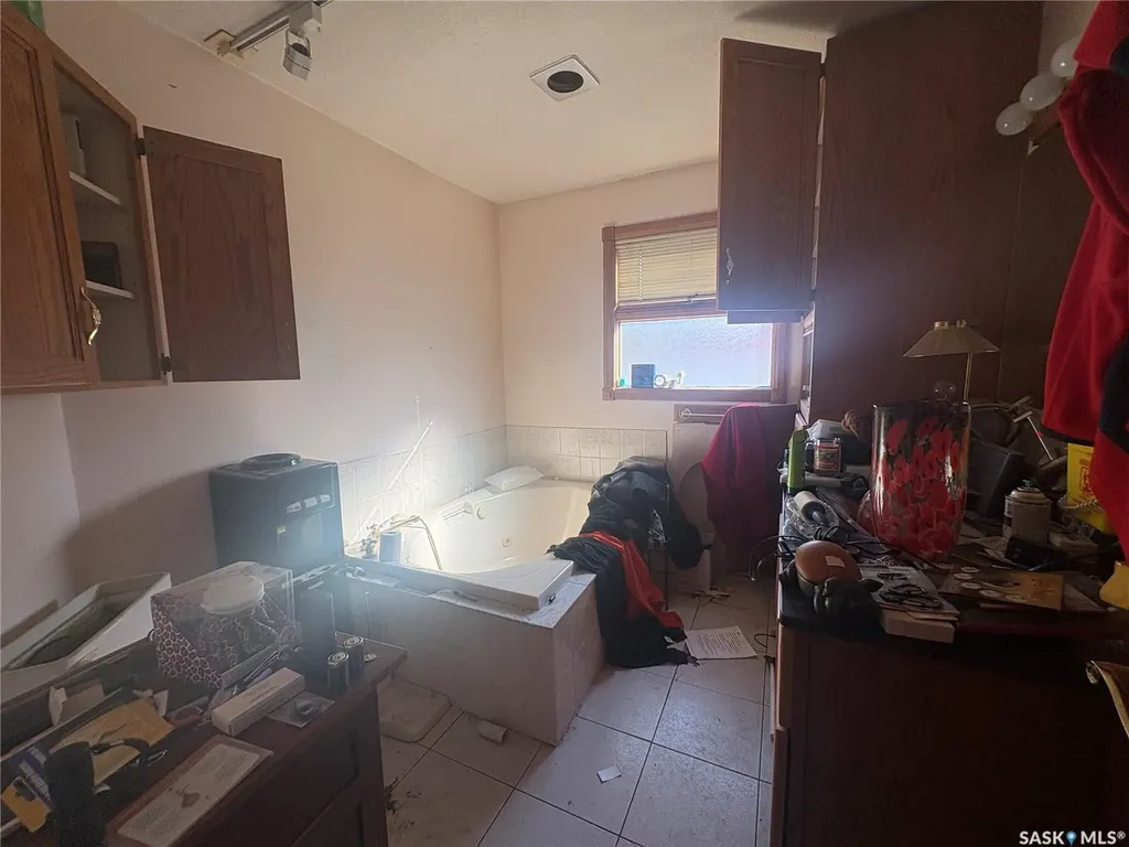 7 Charles Crescent Regina SK S4T 5X3