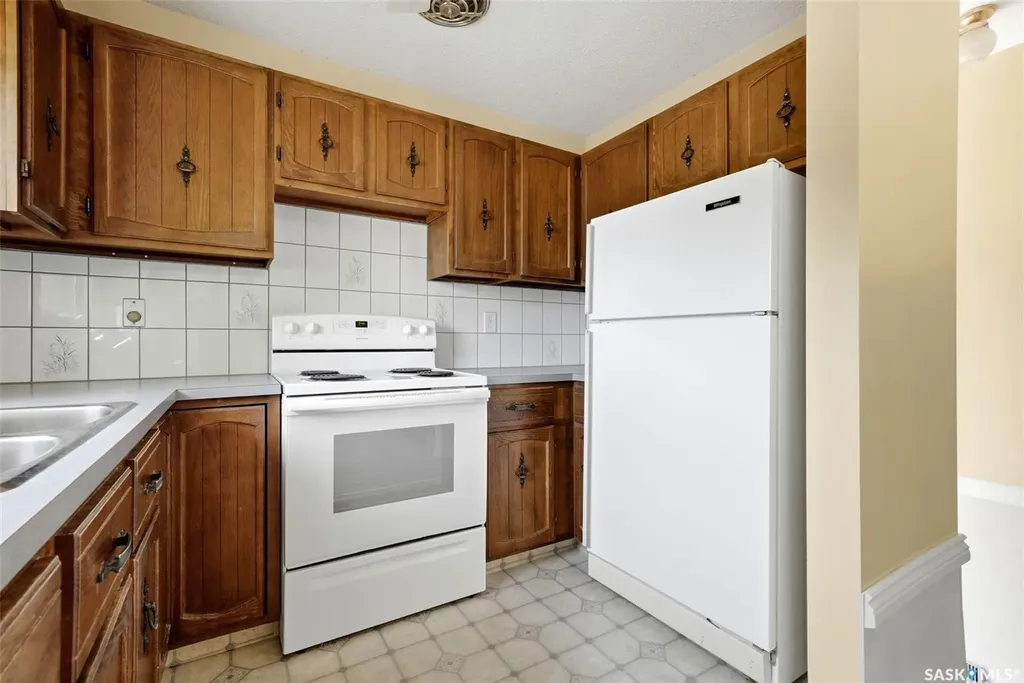 204 1st Avenue Vibank SK S0G 4Y0