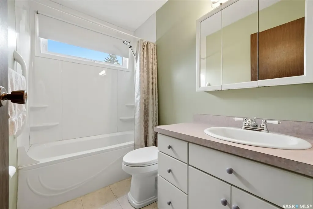 204 1st Avenue Vibank SK S0G 4Y0