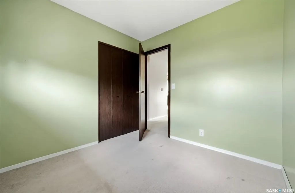 204 1st Avenue Vibank SK S0G 4Y0
