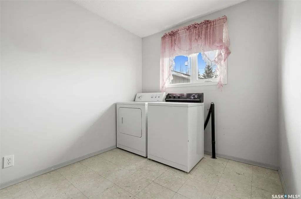 204 1st Avenue Vibank SK S0G 4Y0