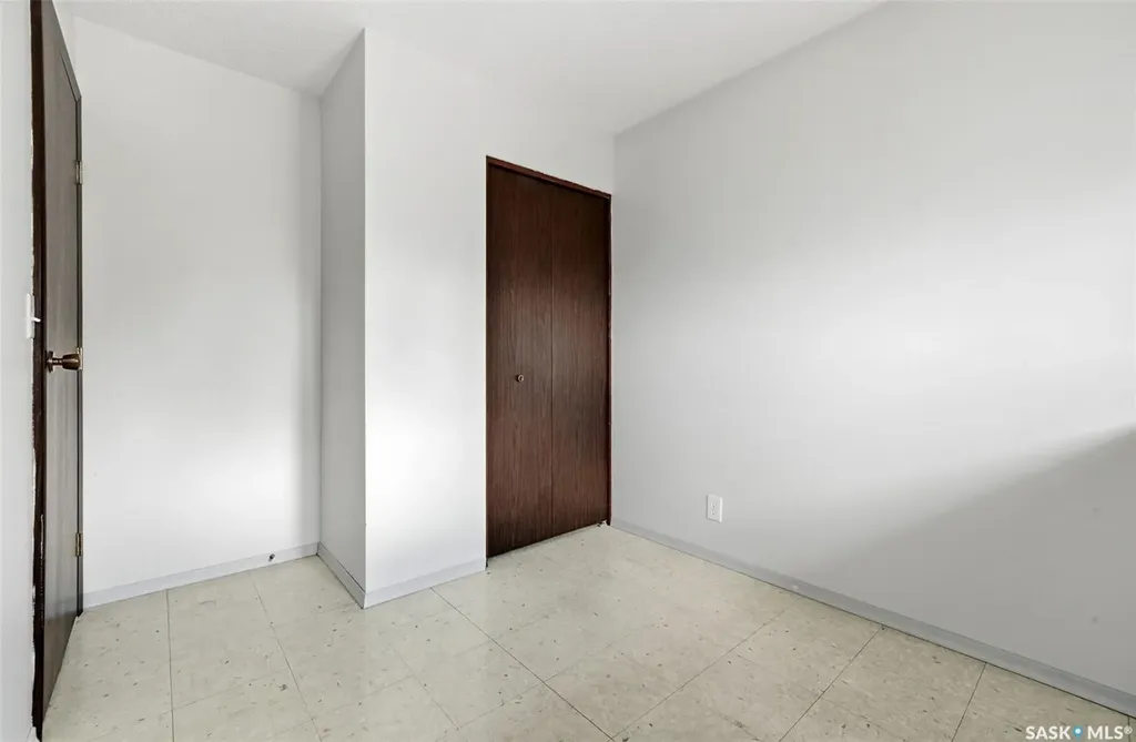 204 1st Avenue Vibank SK S0G 4Y0