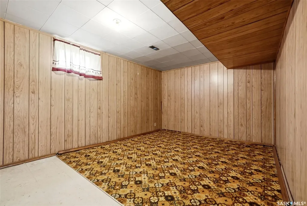 204 1st Avenue Vibank SK S0G 4Y0