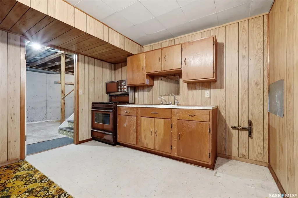 204 1st Avenue Vibank SK S0G 4Y0